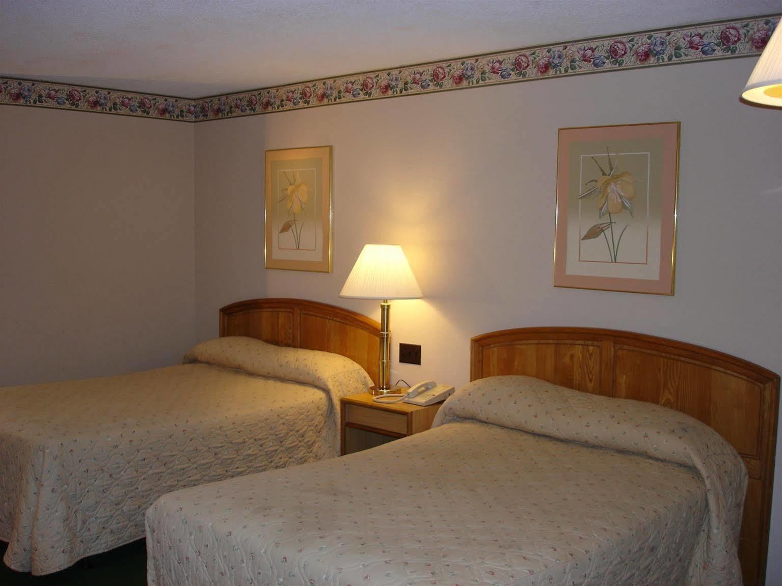 Bravo Inn Greensboro Jamestown Room photo